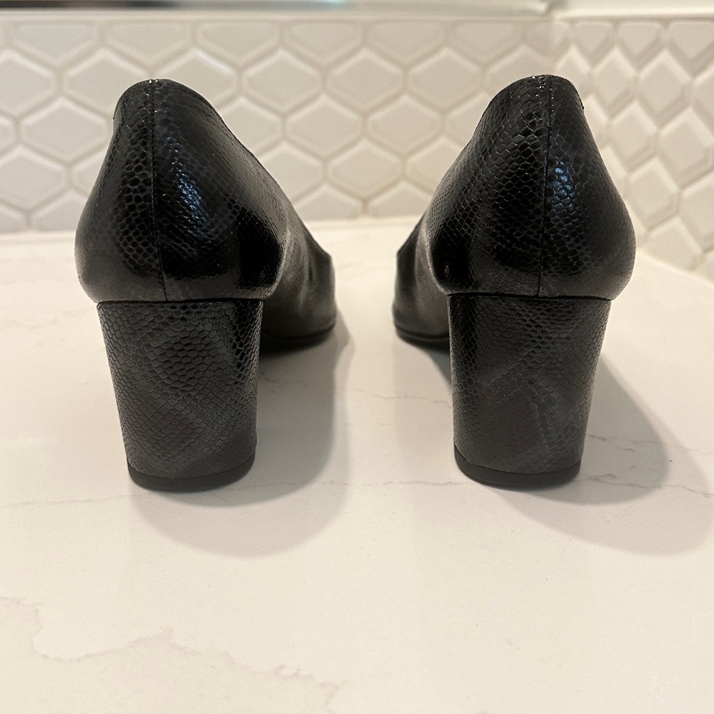 Stuart Weitzman Black Python Print Women's Pumps … - image 4